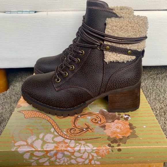 NEW VERY G OLIVIA 2 women’s chocolate boots sz 6 ankle booties Sherpa NIB shoes - Picture 2 of 7